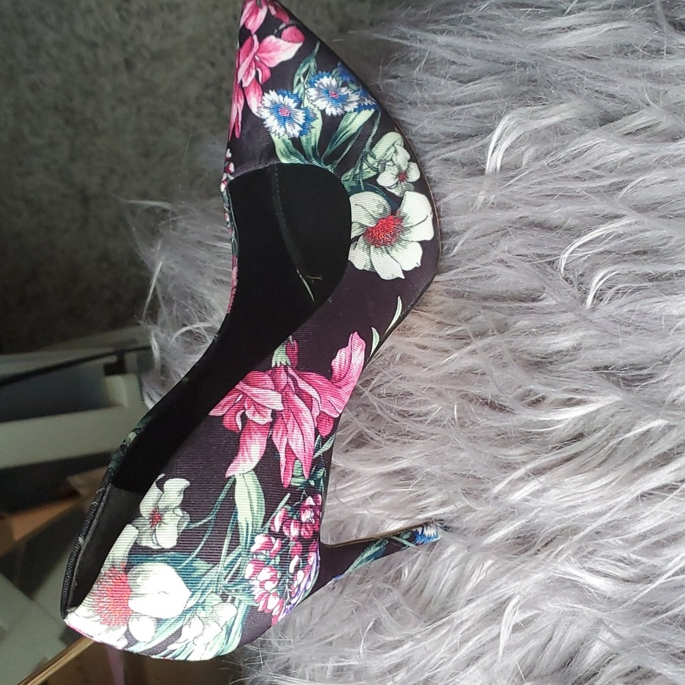 Guess floral heels